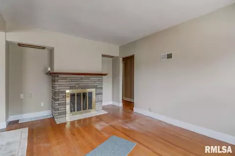 519 E Ash St, Springfield, IL 62703 photo 4