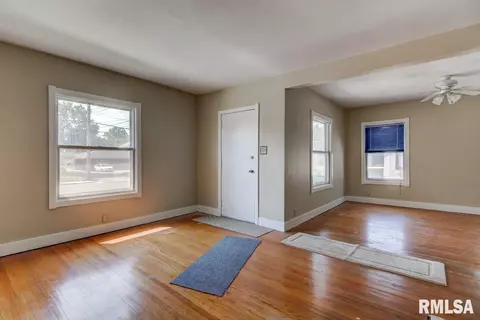 519 E Ash St, Springfield, IL 62703 photo 3