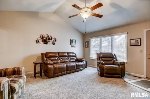 2100 Brook Mill Ct, Springfield, IL 62704 photo 3