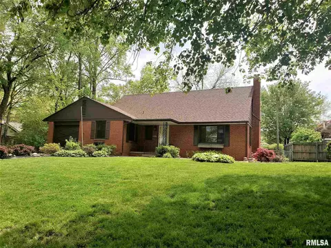 2004 Fairway Dr, Springfield, IL 62704 photo 1