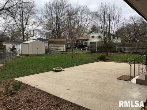 2004 Fairway Dr, Springfield, IL 62704 photo 3