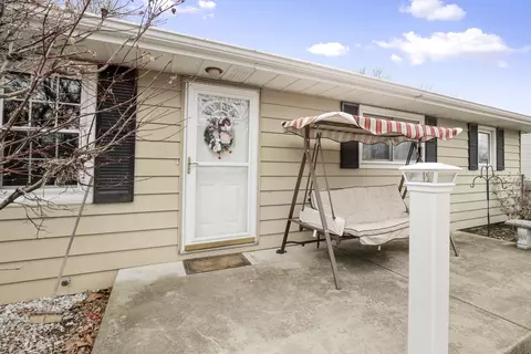 501 Rainbow Dr, Athens, IL 62613 photo 2