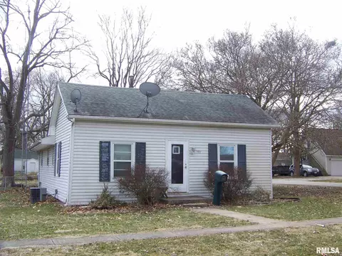 702 E Chestnut St, Chatham, IL 62629 photo 1