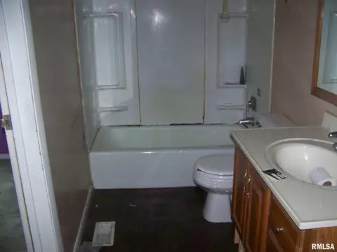 702 E Chestnut St, Chatham, IL 62629 photo 2