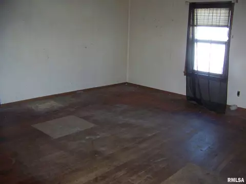 702 E Chestnut St, Chatham, IL 62629 photo 9