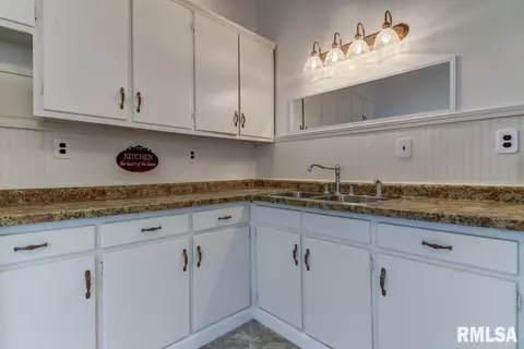 1130 N Osburn Ave, Springfield, IL 62702 photo 6