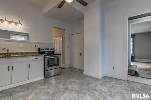 1130 N Osburn Ave, Springfield, IL 62702 photo 11