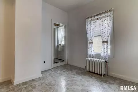 1130 N Osburn Ave, Springfield, IL 62702 photo 9