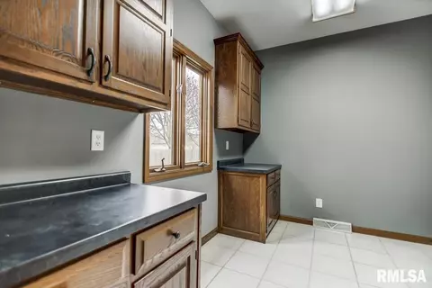 405 Colbrook Dr, Springfield, IL 62702 photo 22