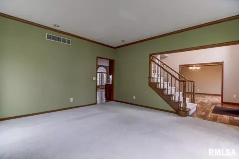 405 Colbrook Dr, Springfield, IL 62702 photo 4