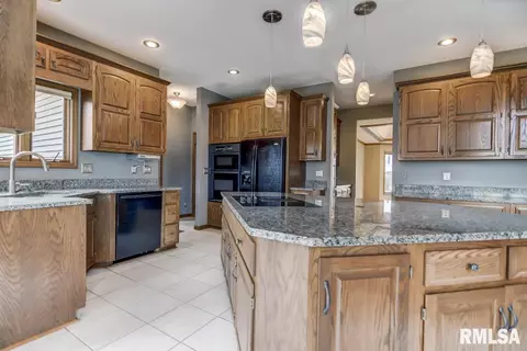 405 Colbrook Dr, Springfield, IL 62702 photo 14