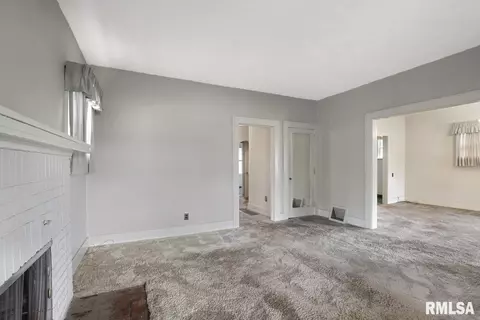 1736 S Walnut St, Springfield, IL 62704 photo 2