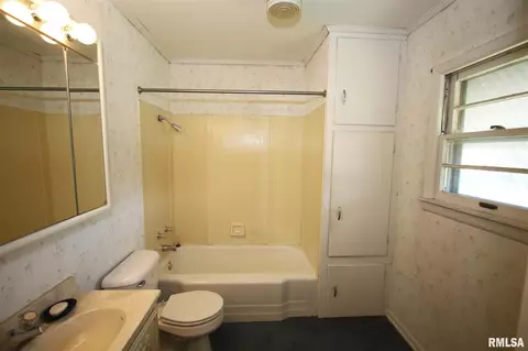 619 N Walnut St, Springfield, IL 62702 photo 23