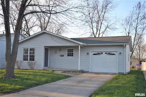 2233 E Watch Ave, Springfield, IL 62702 photo 2
