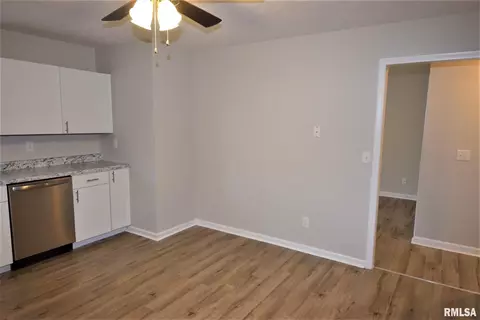 2233 E Watch Ave, Springfield, IL 62702 photo 5
