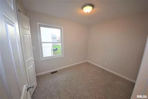 2233 E Watch Ave, Springfield, IL 62702 photo 10