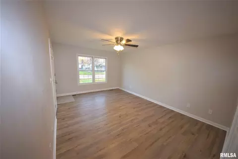 2233 E Watch Ave, Springfield, IL 62702 photo 6