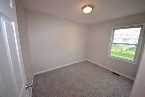 2233 E Watch Ave, Springfield, IL 62702 photo 11