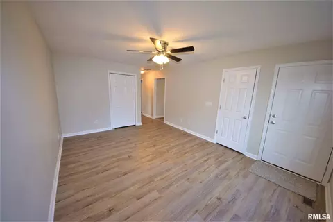 2233 E Watch Ave, Springfield, IL 62702 photo 7