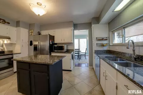 65 W Hazel Dell Ln, Springfield, IL 62703 photo 18
