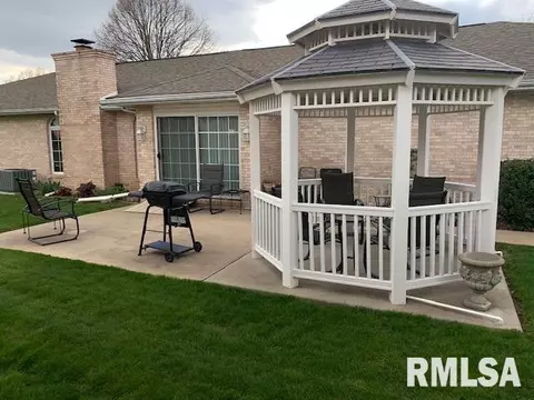 2538 Shawnee Dr, Springfield, IL 62702 photo 3