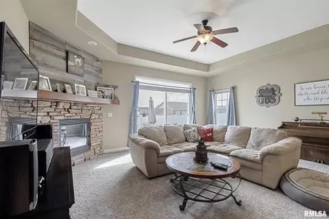 514 E Spruce St, Chatham, IL 62629 photo 7