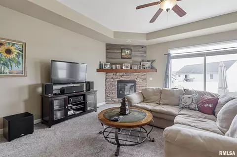 514 E Spruce St, Chatham, IL 62629 photo 5