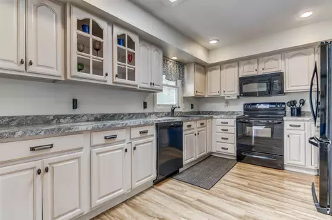 1 Hyde Park Pl, Springfield, IL 62703 photo 9