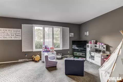 3 Bridge Ter, Springfield, IL 62704 photo 4