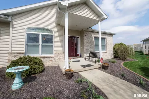5005 Crane Dr, Springfield, IL 62711 photo 2