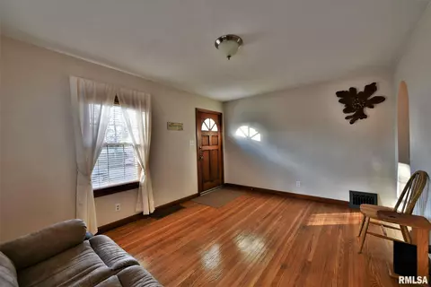 2632 S 8th St, Springfield, IL 62703 photo 3