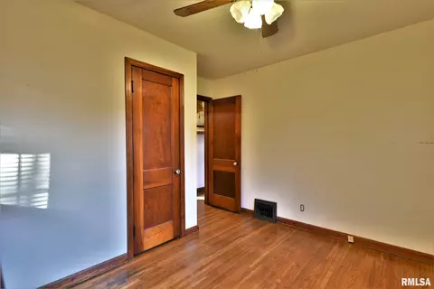 2632 S 8th St, Springfield, IL 62703 photo 6