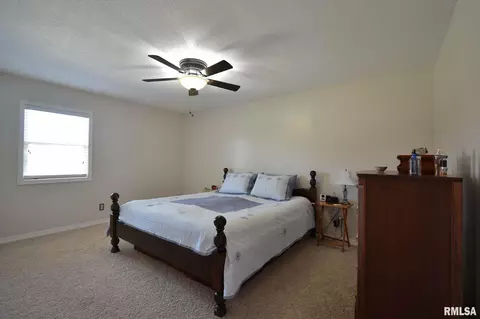 2712 Delaware Dr, Springfield, IL 62702 photo 6