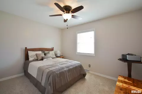 2712 Delaware Dr, Springfield, IL 62702 photo 9