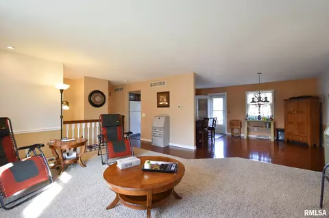 2712 Delaware Dr, Springfield, IL 62702 photo 3