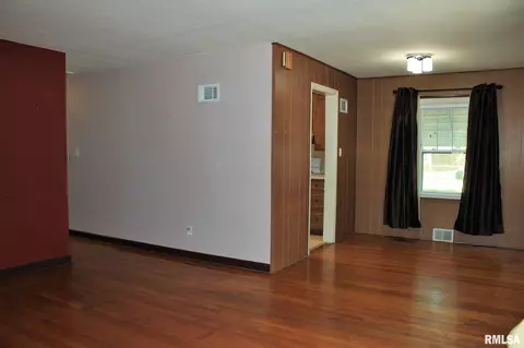 2325 S Spring St, Springfield, IL 62704 photo 8