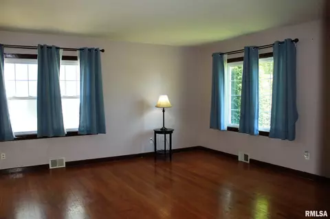 2325 S Spring St, Springfield, IL 62704 photo 5
