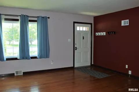 2325 S Spring St, Springfield, IL 62704 photo 4