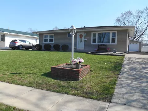 2264 Dunwich St, Springfield, IL 62702 photo 1