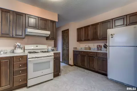 604 Rainbow Dr, Athens, IL 62613 photo 10