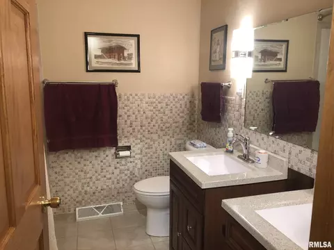 208 Cartwright Dr, Springfield, IL 62704 photo 5