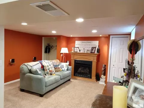 208 Cartwright Dr, Springfield, IL 62704 photo 3