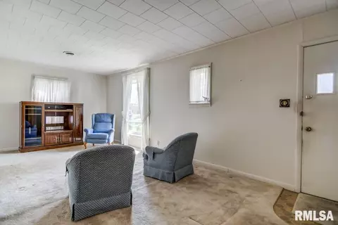 2013 Bruns Ln, Springfield, IL 62702 photo 2