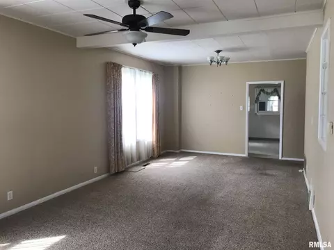 1627 N 8th St, Springfield, IL 62702 photo 4