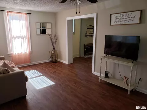 3233 S 3rd St, Springfield, IL 62703 photo 2