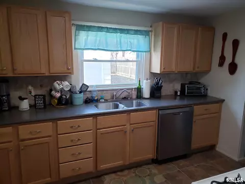 3233 S 3rd St, Springfield, IL 62703 photo 10