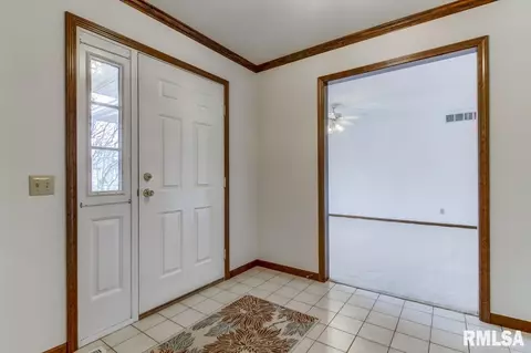 2621 Hazelnut Dr, Springfield, IL 62704 photo 2