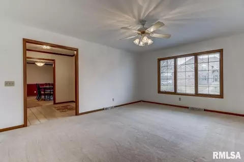 2621 Hazelnut Dr, Springfield, IL 62704 photo 5