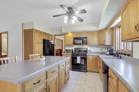 3100 Red Bud Ln, Springfield, IL 62712 photo 4