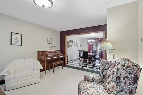 3100 Red Bud Ln, Springfield, IL 62712 photo 9